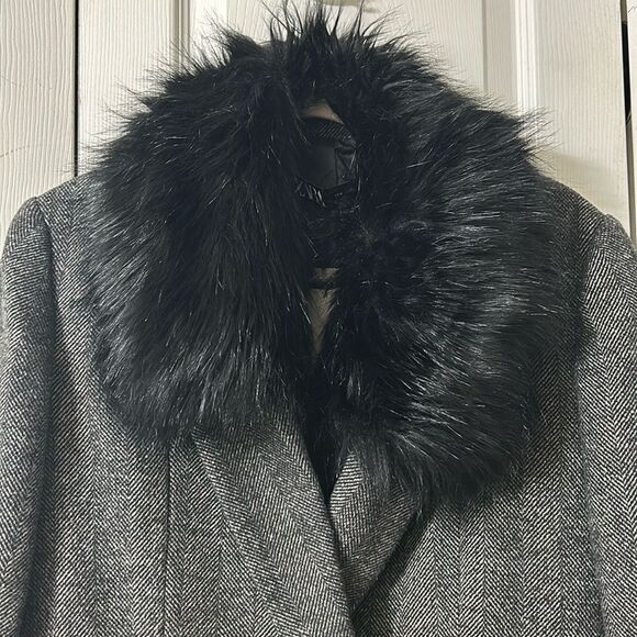 Zara Black/Gray Removable Faux Fur Collar Blazer/Jacket(Size Medium) - Picture 13 of 13